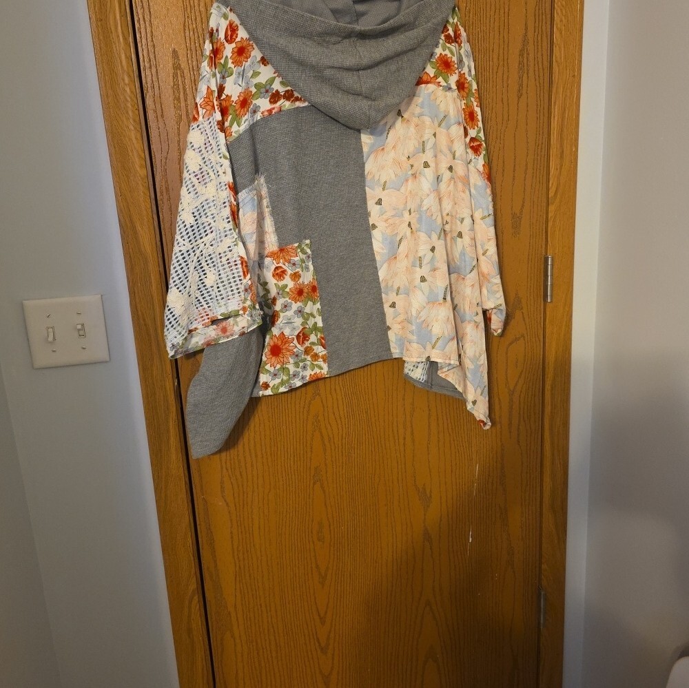 POL Floral Patchwork Hooded Knit Top - Light Blue, Gray, Orange Ptp 40 NWOT - Picture 5 of 5